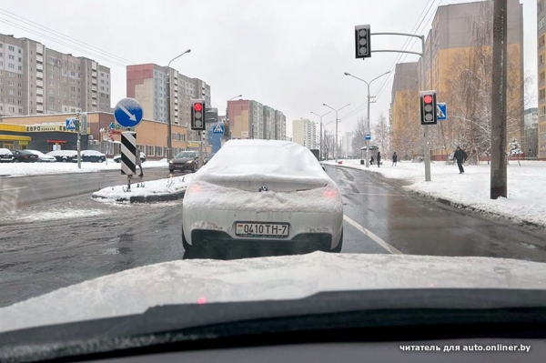 Водитель BMW не стал очищать машину от снега — ни стекло, ни фонари. ГАИ отреагировала Водитель BMW не стал очищать машину от снега — ни стекло, ни фонари. ГАИ отреагировала