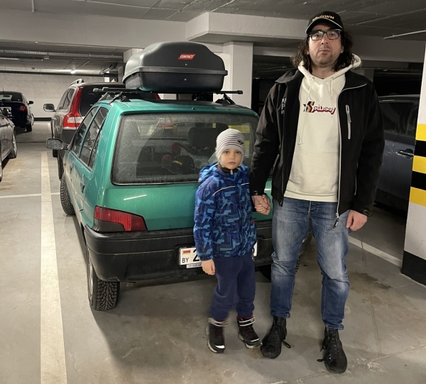 Белорус с сыном отправились на стареньком Peugeot 106 в Испанию. Доехали?