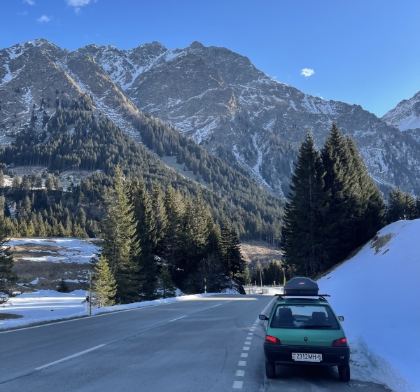 Белорус с сыном отправились на стареньком Peugeot 106 в Испанию. Доехали?