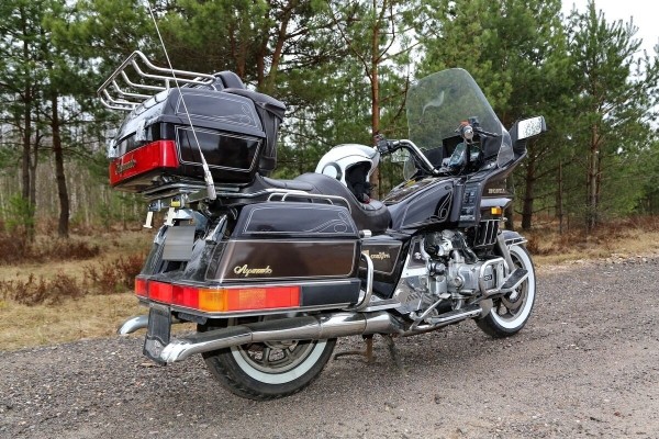 Вот мои крылья! Белорус купил топовый Honda GL1200 Gold Wing у американской церкви Вот мои крылья! Белорус купил топовый Honda GL1200 Gold Wing у американской церкви