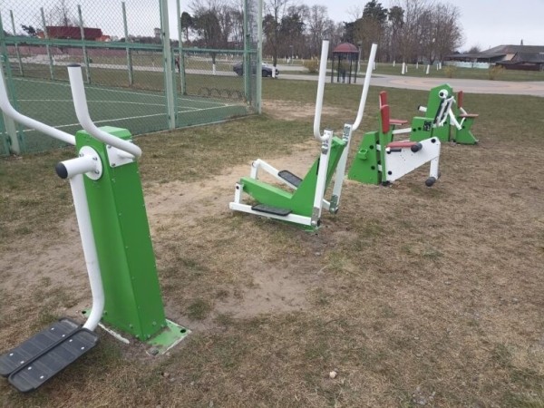 В Дрогичине установили уличные тренажеры В Дрогичине установили уличные тренажеры
