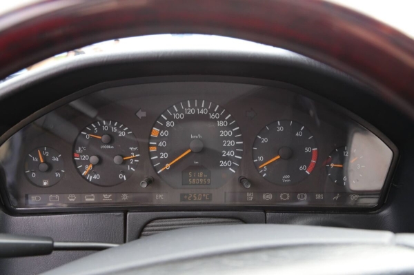 «После $30 000 вложения перестал считать». Пообщались с владельцами старых Mercedes