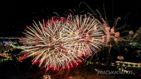 Было очень красиво! Сегодняшний салют в Бресте. Фото и видео Было очень красиво! Сегодняшний салют в Бресте. Фото и видео