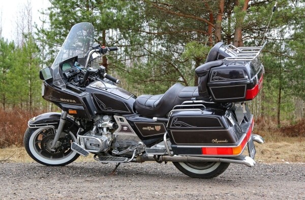 Вот мои крылья! Белорус купил топовый Honda GL1200 Gold Wing у американской церкви Вот мои крылья! Белорус купил топовый Honda GL1200 Gold Wing у американской церкви