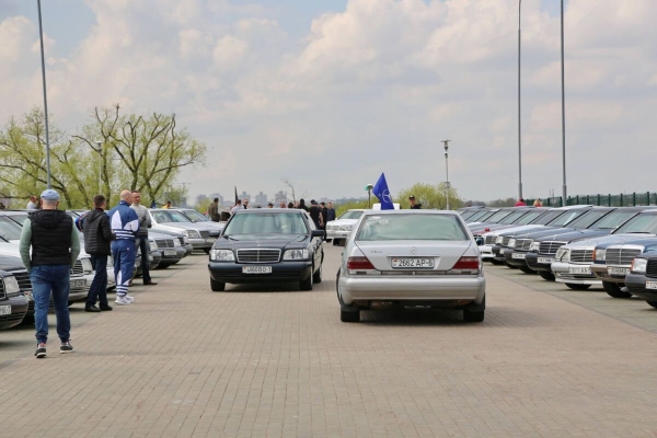 «После $30 000 вложения перестал считать». Пообщались с владельцами старых Mercedes