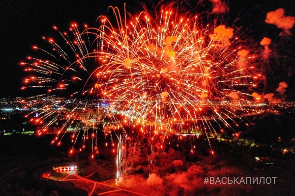 Было очень красиво! Сегодняшний салют в Бресте. Фото и видео Было очень красиво! Сегодняшний салют в Бресте. Фото и видео
