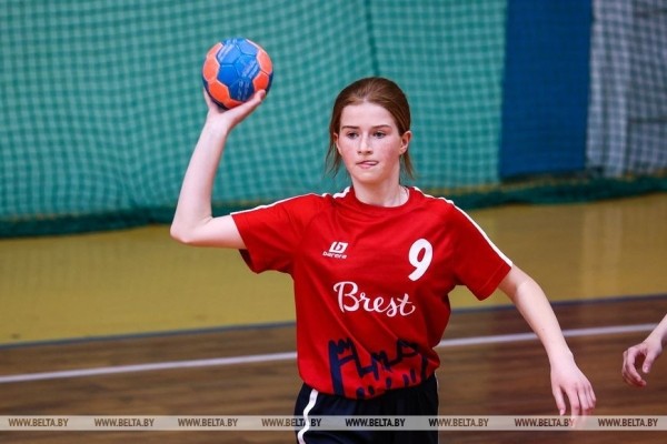Финальный этап соревнований по гандболу «Стремительный мяч» стартовал в Бресте. Фоторепортаж