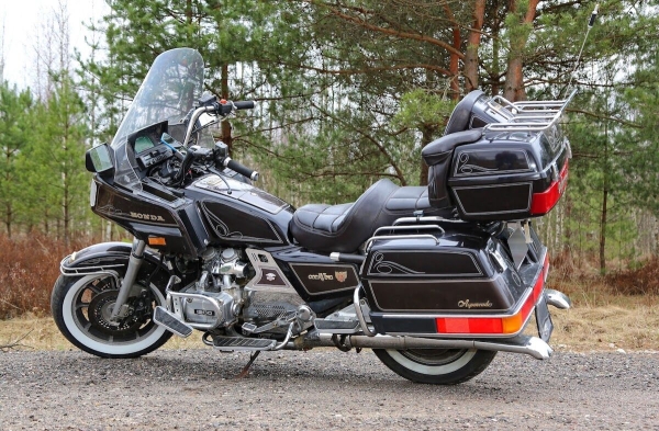 Вот мои крылья! Белорус купил топовый Honda GL1200 Gold Wing у американской церкви Вот мои крылья! Белорус купил топовый Honda GL1200 Gold Wing у американской церкви