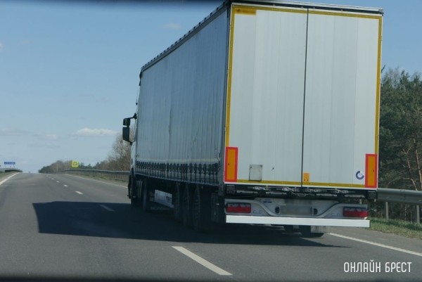 Минтранс освободил грузовики от летних ограничений на платных трассах Беларуси Минтранс освободил грузовики от летних ограничений на платных трассах Беларуси