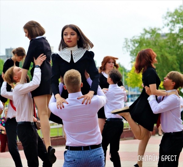 Читатель: Школьный вальс на празднике выпускников Московского района г. Бреста
Читатель: Школьный вальс на празднике выпускников Московского района г. Бреста