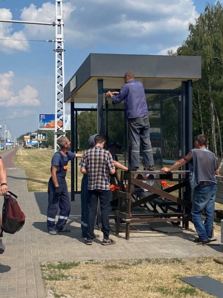 В Бресте смонтирована новая остановка. Появятся и новые скамейки В Бресте смонтирована новая остановка. Появятся и новые скамейки