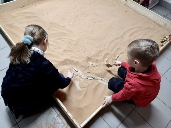 НАШЕСТВИЕ ДИНОЗАВРОВ уже в Бресте! Большой парк &laquo;Динолэнд&raquo; приглашает детей и их родителей за отличным настроением