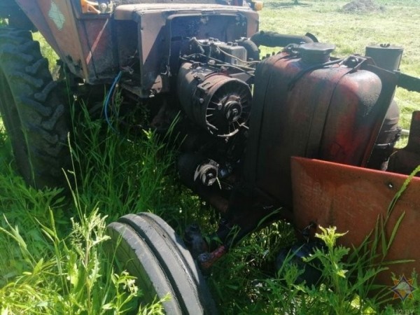 Под Брестом загорелся трактор. Мужчина пытался потушить - с ожогами в больнице