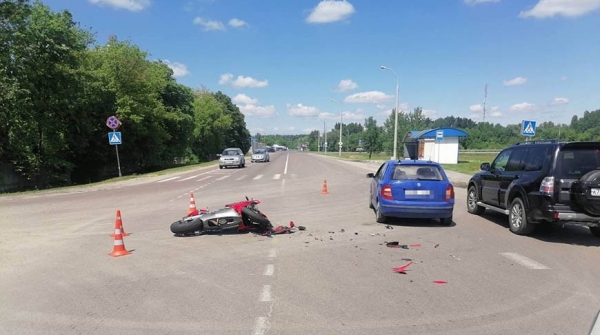 Легковушка сбила 18-летнего мотоциклиста в Бресте Легковушка сбила 18-летнего мотоциклиста в Бресте