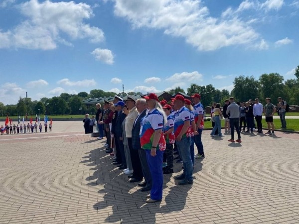 Более 2800 километров пути. В Бресте финишировал автопробег из российского Североморска