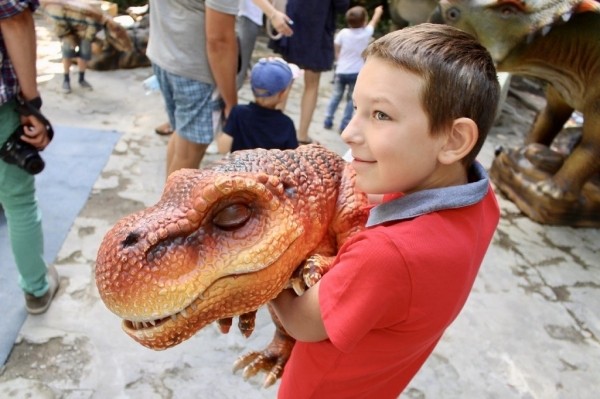 НАШЕСТВИЕ ДИНОЗАВРОВ уже в Бресте! Большой парк &laquo;Динолэнд&raquo; приглашает детей и их родителей за отличным настроением