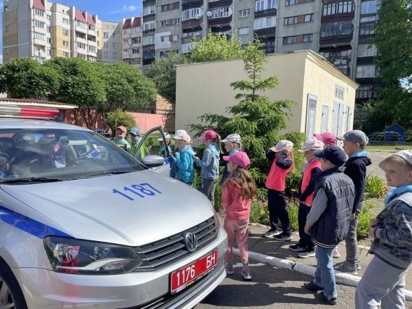 Сотрудники ГАИ посетили детский сад №32 г. Бреста Сотрудники ГАИ посетили детский сад №32 г. Бреста