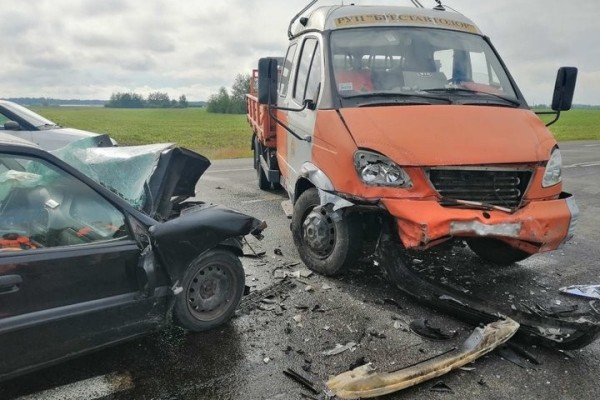 Машина дорожников столкнулась с легковушкой в Березовском районе. Стали известны подробности Машина дорожников столкнулась с легковушкой в Березовском районе. Стали известны подробности