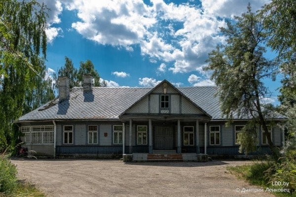 В Брестской области за 30 тысяч долларов продают панский дом с прудами В Брестской области за 30 тысяч долларов продают панский дом с прудами