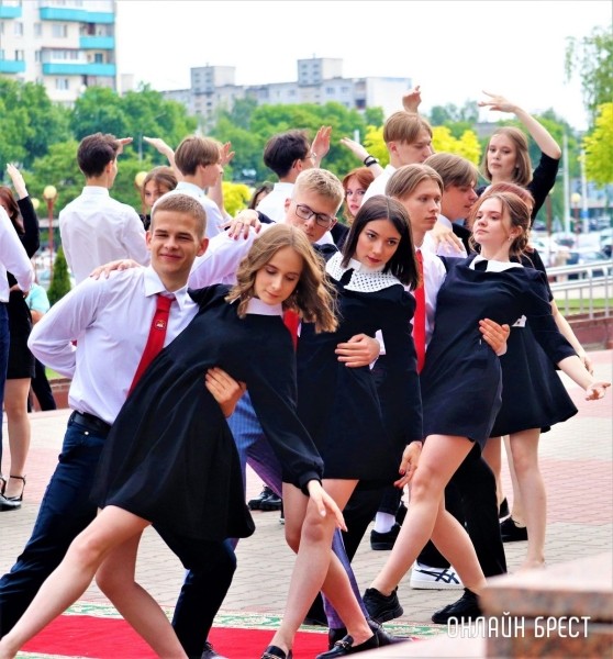 Читатель: Школьный вальс на празднике выпускников Московского района г. Бреста
Читатель: Школьный вальс на празднике выпускников Московского района г. Бреста