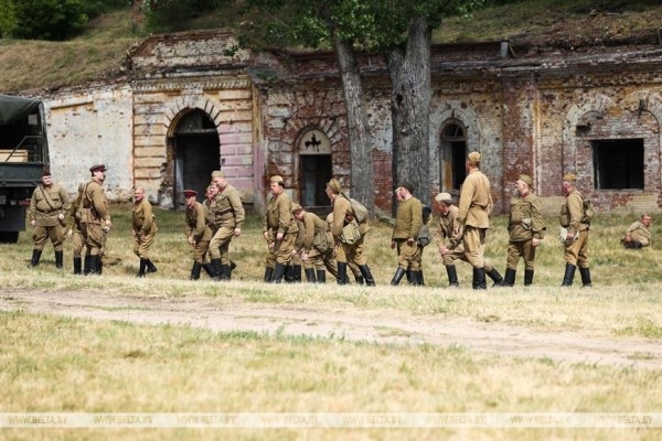 Репетиция реконструкции начала войны проходит в Брестской крепости Репетиция реконструкции начала войны проходит в Брестской крепости