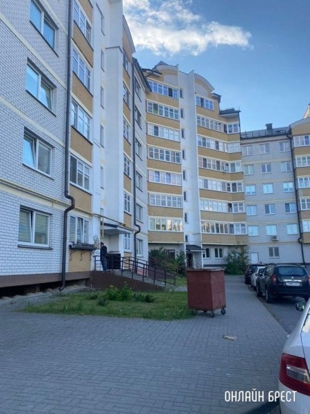 Читатель: Брест, бульвар Космонавтов, 40. Под окном дома круглые сутки стоит мусорный контейнер. Он ведь должен стоять в шахте мусоропровода?
Читатель: Брест, бульвар Космонавтов, 40. Под окном дома круглые сутки стоит мусорный контейнер. Он ведь должен стоять в шахте мусоропровода?