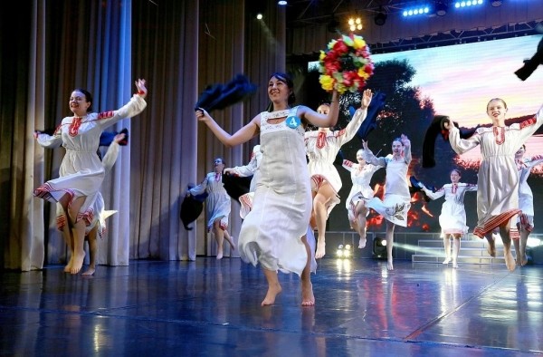 «Мисс Обаяние» трудится в вагонном участке Брестского отделения БелЖД «Мисс Обаяние» трудится в вагонном участке Брестского отделения БелЖД