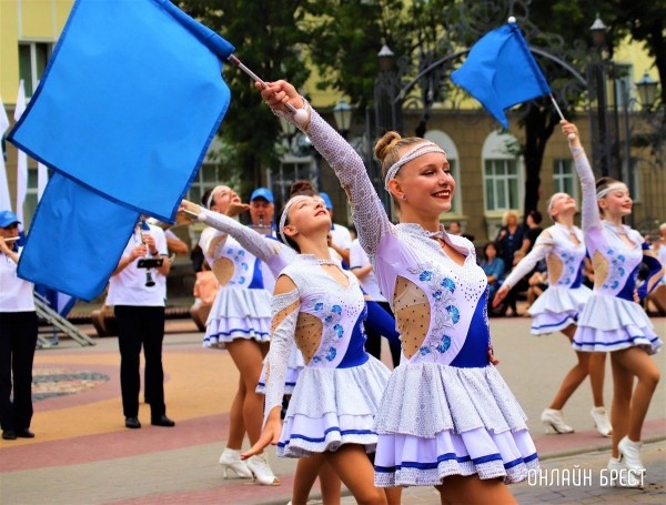 
                Читатель: Вчера на Советской было красиво
            