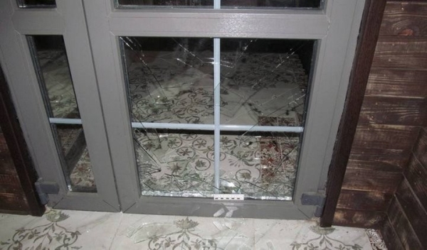 В Барановичах пьяный мужчина разгромил кафе. Смотрите видео В Барановичах пьяный мужчина разгромил кафе. Смотрите видео