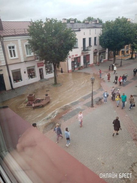 Читатель: Сегодня по Советской в Бресте «бежала» вода
Читатель: Сегодня по Советской в Бресте «бежала» вода