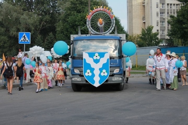 Молодожены и супружеские пары, отметившие семейное долголетие, станут одними из главных героев Дня города в Жабинке. Программа мероприятий Молодожены и супружеские пары, отметившие семейное долголетие, станут одними из главных героев Дня города в Жабинке. Программа мероприятий