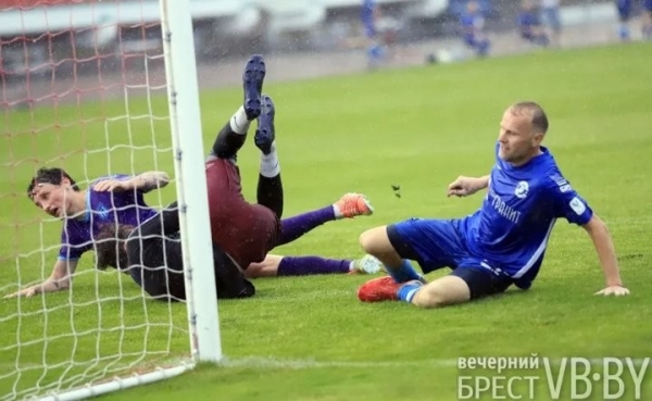 Ветераны брестского «Динамо» сыграли с командой блогеров и тиктокеров. И проиграли Ветераны брестского «Динамо» сыграли с командой блогеров и тиктокеров. И проиграли