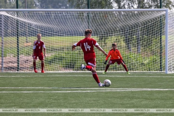 Новое футбольное поле с искусственным покрытием открыли в Малорите Новое футбольное поле с искусственным покрытием открыли в Малорите