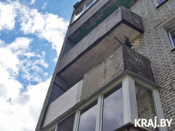 В Беларуси обрушился балкон вместе с мужчиной В Беларуси обрушился балкон вместе с мужчиной