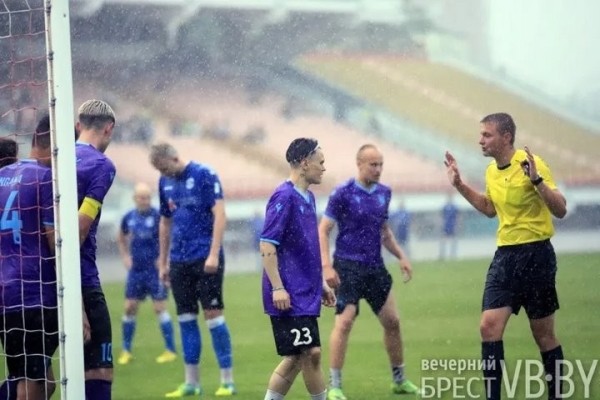 Ветераны брестского «Динамо» сыграли с командой блогеров и тиктокеров. И проиграли Ветераны брестского «Динамо» сыграли с командой блогеров и тиктокеров. И проиграли