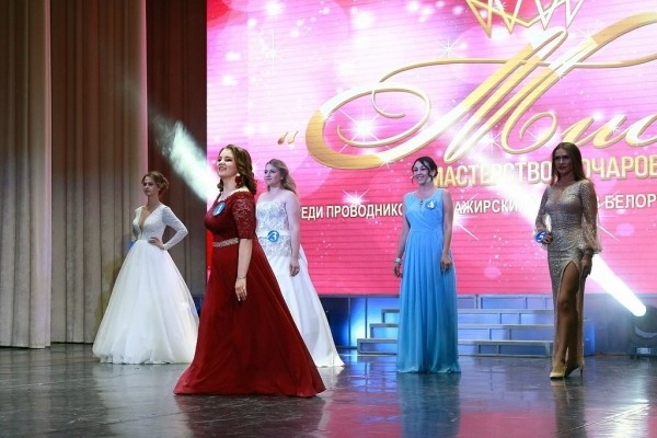 «Мисс Обаяние» трудится в вагонном участке Брестского отделения БелЖД «Мисс Обаяние» трудится в вагонном участке Брестского отделения БелЖД