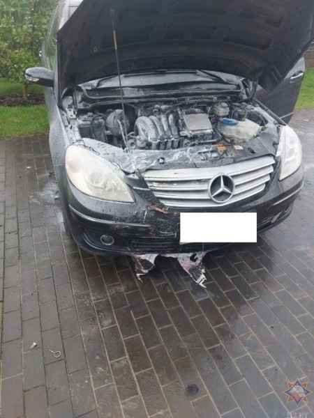 Мужчина получил ожоги на даче около Бреста, когда пытался потушить загоревшийся автомобиль Мужчина получил ожоги на даче около Бреста, когда пытался потушить загоревшийся автомобиль