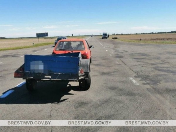 В Дрогичинском районе мотоциклист врезался в «Форд» с прицепом В Дрогичинском районе мотоциклист врезался в «Форд» с прицепом