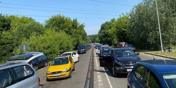 Когда заработает платная очередь на границе, рассказали в «Белтаможсервисе»