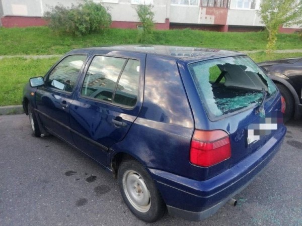 В Беларуси парень повредил чужие авто и оставил признательную записку В Беларуси парень повредил чужие авто и оставил признательную записку