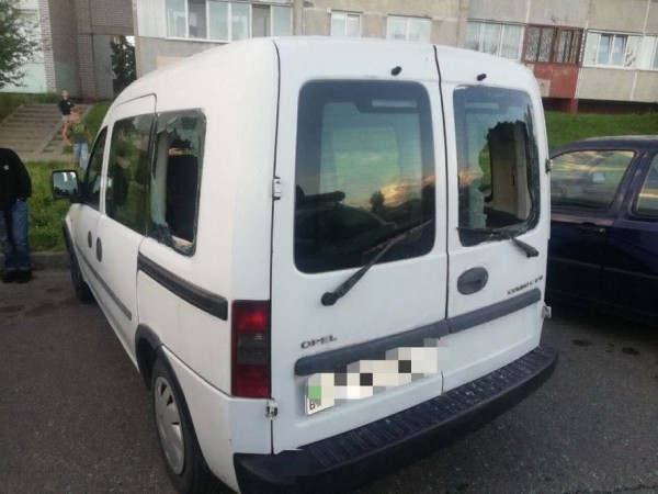 В Беларуси парень повредил чужие авто и оставил признательную записку В Беларуси парень повредил чужие авто и оставил признательную записку