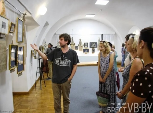 Рисунки Ван Гога и Рембрандта. В Бресте открылась уникальная выставка