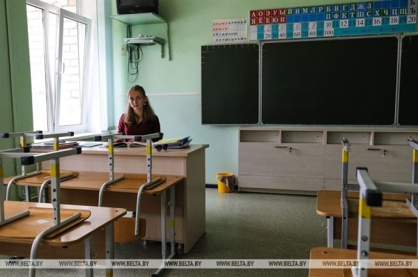 В ожидании 1 сентября: молодые учителя СШ №16 в Бресте готовятся к встрече с учениками