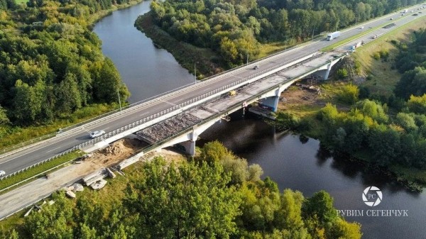 Смотрим с высоты, как идет ремонт Бульковского моста на М1
Смотрим с высоты, как идет ремонт Бульковского моста на М1