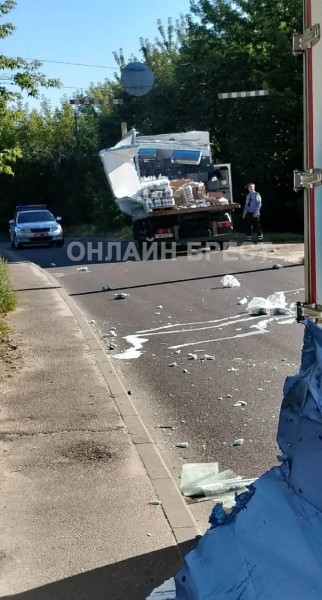 Читатель: Необычное ДТП произошло в Бресте на ул. Шевченко. Грузовик не смог проехать под мостом
Читатель: Необычное ДТП произошло в Бресте на ул. Шевченко. Грузовик не смог проехать под мостом