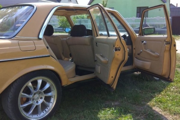 В Кобрине продают 40-летний Mercedes с пробегом в 300 тысяч километров. Какая цена? В Кобрине продают 40-летний Mercedes с пробегом в 300 тысяч километров. Какая цена?