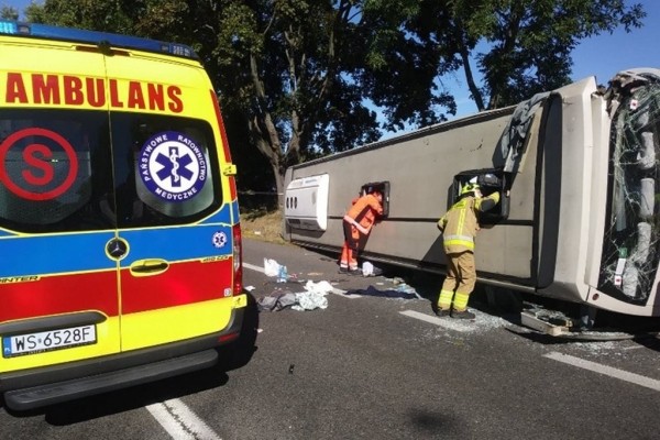 В Польше перевернулся автобус из Беларуси В Польше перевернулся автобус из Беларуси