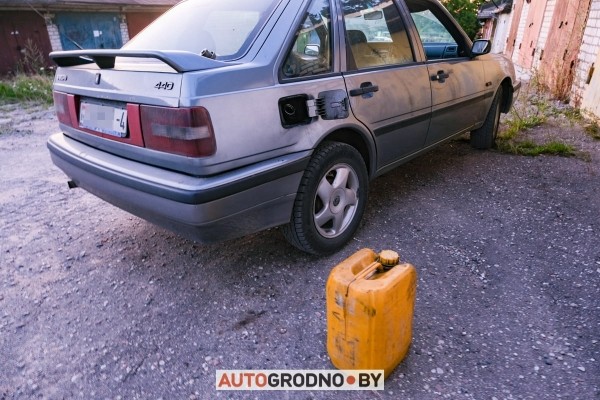 Не бензин и не «дизель». Белорус нашёл альтернативный способ заправки своей Volvo