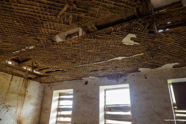 «На реставрацию нужно $800 000». Как простые белорусы спасают разрушающийся дворец в Брестской области