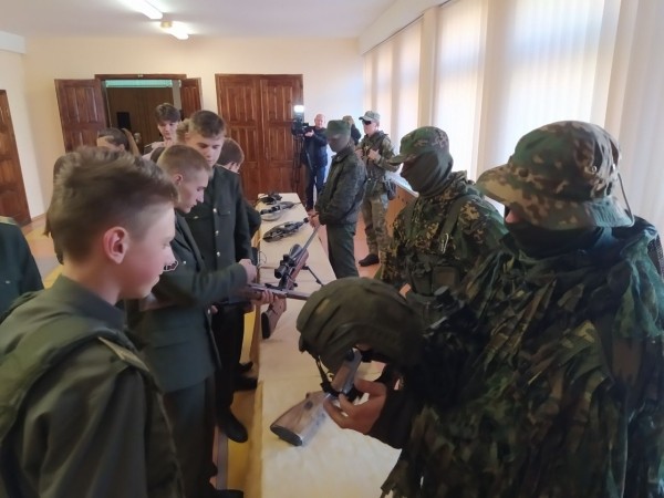 В Бресте проведена рекламно-агитационная работа с выпускными классами из 13 учреждений общего среднего образования города Бреста
В Бресте проведена рекламно-агитационная работа с выпускными классами из 13 учреждений общего среднего образования города Бреста